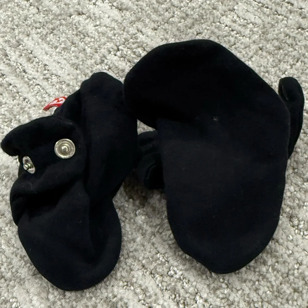 Zutano Cozy Black Baby Walker Booties- SIZE: 6 months